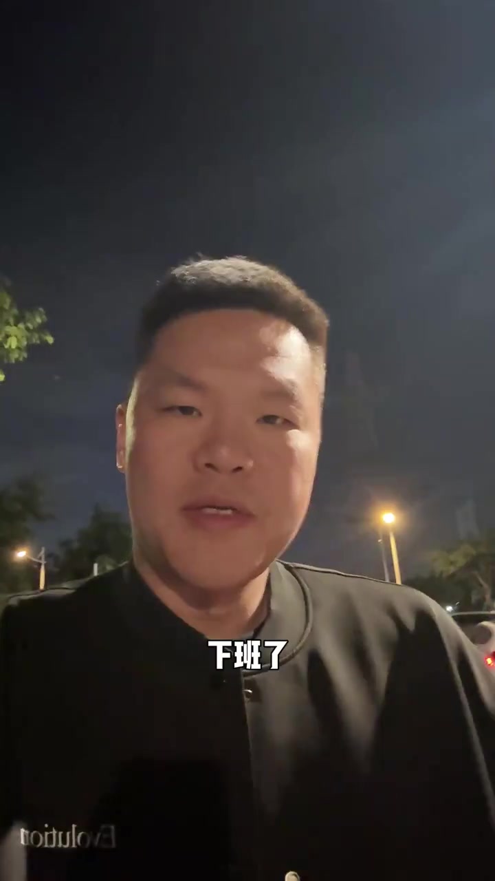 来看看球队总经理下班后的快乐！朱芳雨：大家的批评已收到